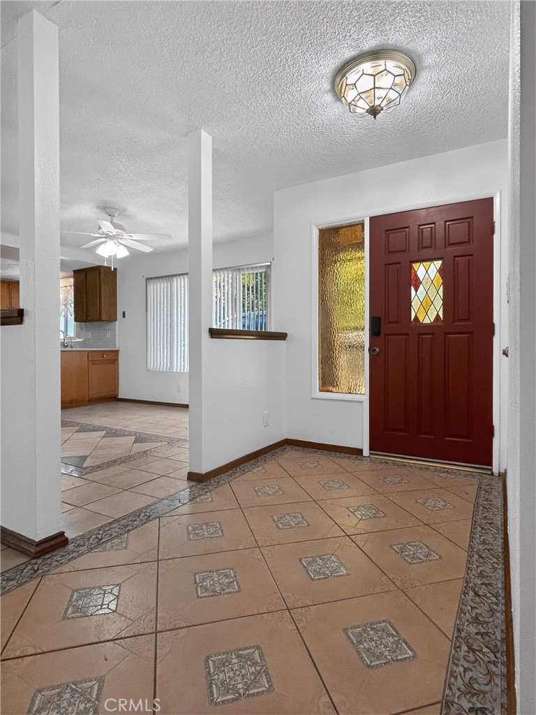 https://media.crmls.org/medias/9f74971a-b848-4b0b-a033-f9f6cc8a1497.jpg?preset=X-Large