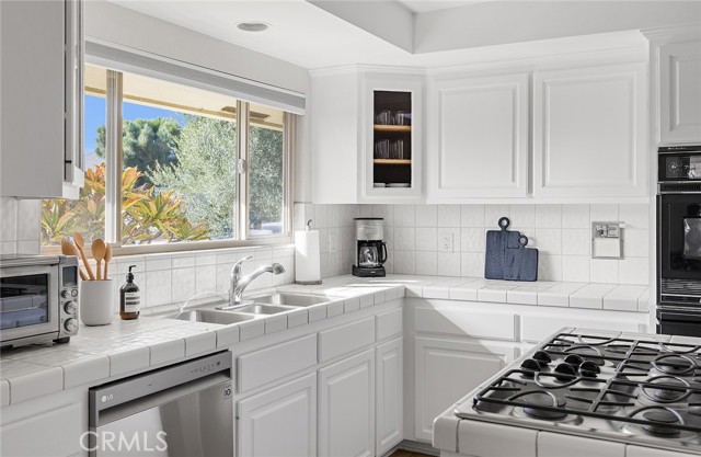 Detail Gallery Image 8 of 33 For 564 Seaward Rd, Corona Del Mar,  CA 92625 - 3 Beds | 2/1 Baths