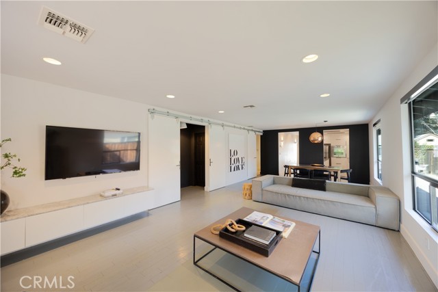 Detail Gallery Image 8 of 30 For 11049 Blix St, Toluca Lake,  CA 91602 - 3 Beds | 2 Baths