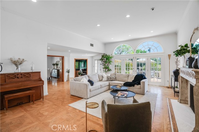 Detail Gallery Image 15 of 41 For 950 Hampton, Arcadia,  CA 91006 - 5 Beds | 6/2 Baths