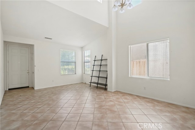 28445 Silverking Trail, Saugus CA: https://media.crmls.org/medias/9f75f330-f78e-4c6d-9bbd-07beddbf98a8.jpg