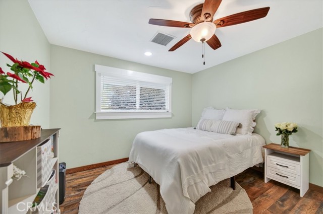 Image 17 of 40 For 5325 Greenwood Drive
