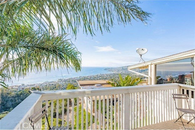 Detail Gallery Image 9 of 19 For 1083 Baja St, Laguna Beach,  CA 92651 - 5 Beds | 4 Baths