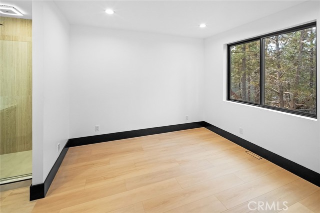 129 Winding Lane, Big Bear City CA: https://media.crmls.org/medias/9f772f4e-b5ac-4ad0-9f4d-8be3f4449e1b.jpg