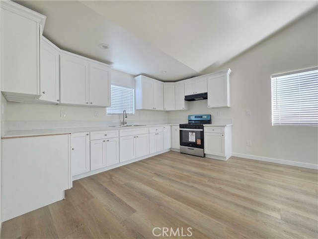 Detail Gallery Image 2 of 19 For 7315 Ensign, Sun Valley,  CA 91352 - 3 Beds | 2 Baths