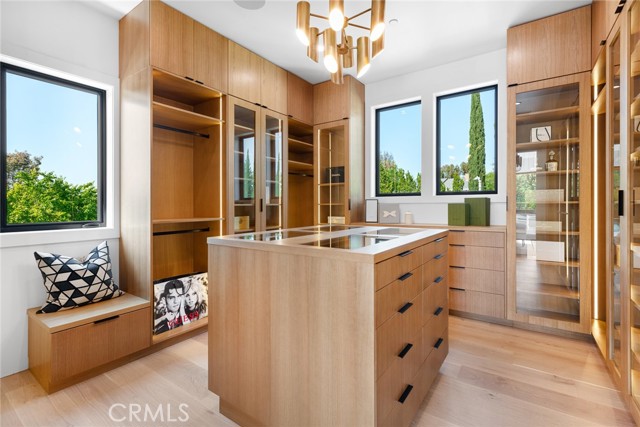 4601 Vista De Oro Avenue, Woodland Hills CA: https://media.crmls.org/medias/9f77cf6f-0151-4228-a449-e13d02203f3c.jpg