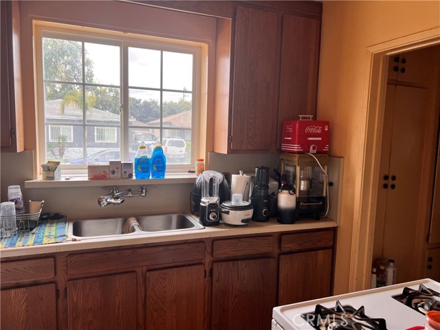 Detail Gallery Image 8 of 31 For 1423 S Poinsettia Ave, Compton,  CA 90221 - 2 Beds | 1/1 Baths