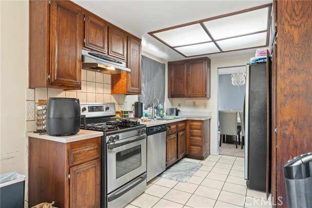 Detail Gallery Image 9 of 31 For 11557 Oakwood, Fontana,  CA 92337 - 3 Beds | 2/1 Baths