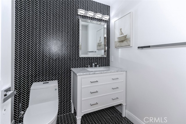 Detail Gallery Image 34 of 74 For 6037 Little Oak Ln, Woodland Hills,  CA 91367 - 5 Beds | 5 Baths