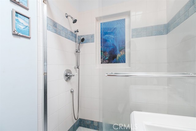 22046 Buena Ventura Street, Woodland Hills CA: https://media.crmls.org/medias/9f781b04-0ffa-453a-a23e-77863671c994.jpg