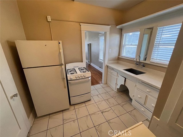 Detail Gallery Image 8 of 14 For 2416 E Broadway, Long Beach,  CA 90803 - 1 Beds | 1 Baths