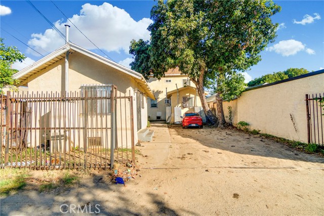 626 East 51st photo 9