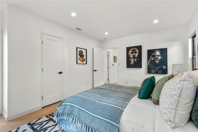 Detail Gallery Image 11 of 23 For 1724 S Fairfax, Los Angeles,  CA 90019 - 3 Beds | 2 Baths