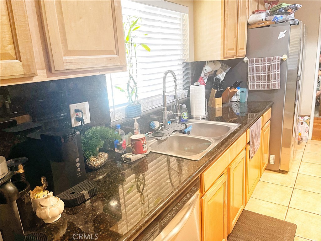 https://media.crmls.org/medias/9f7a07c5-305e-4d20-bf2a-7a3ce473e8e7.jpg?preset=X-Large