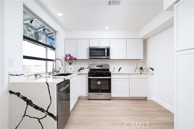 Detail Gallery Image 7 of 36 For 23760 Timber Bluff Ct, Moreno Valley,  CA 92557 - 4 Beds | 2/1 Baths
