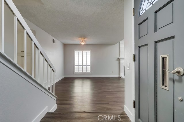 Detail Gallery Image 6 of 75 For 7030 Seawind Drive, Long Beach,  CA 90803 - 4 Beds | 3 Baths