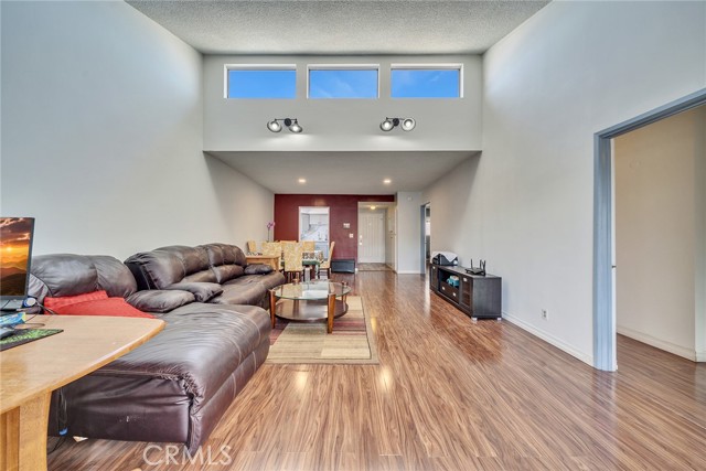 6151 Canterbury Drive, Culver City CA: https://media.crmls.org/medias/9f7ba787-f05f-41c0-8aeb-3a82bef41453.jpg