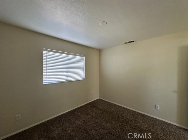 Detail Gallery Image 11 of 31 For 15300 Adobe Way, Moreno Valley,  CA 92555 - 5 Beds | 2/1 Baths