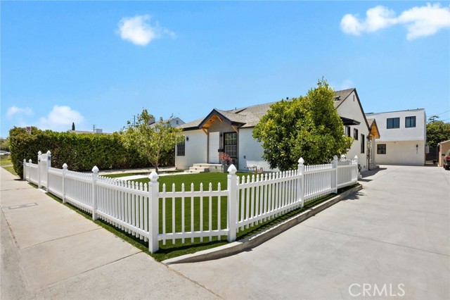 Detail Gallery Image 3 of 29 For 8313 Kittyhawk Ave, Los Angeles,  CA 90045 - 9 Beds | 9/2 Baths