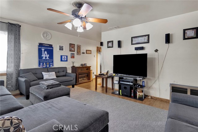 Detail Gallery Image 12 of 69 For 9037 5th Ave, Hesperia,  CA 92345 - 5 Beds | 4 Baths