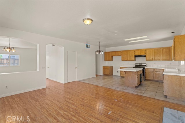 15240 Sapphire Court, Victorville CA: https://media.crmls.org/medias/9f7d2a6a-1c6f-4282-b64f-53c1f059b3a1.jpg
