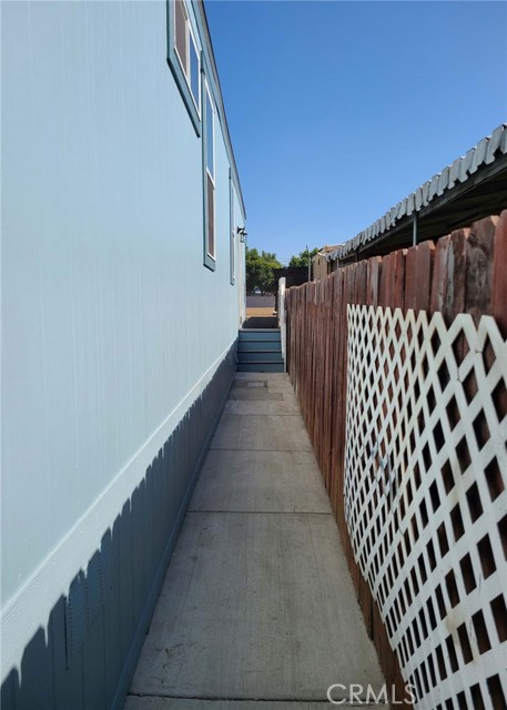 Detail Gallery Image 5 of 21 For 7650 Balboa Bld #56,  Van Nuys,  CA 91406 - 2 Beds | 1 Baths