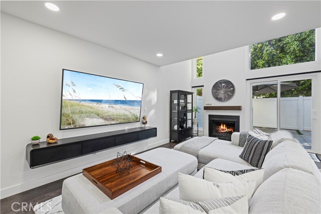 Detail Gallery Image 3 of 46 For 10061 Melinda Way #2,  Northridge,  CA 91325 - 2 Beds | 2/1 Baths