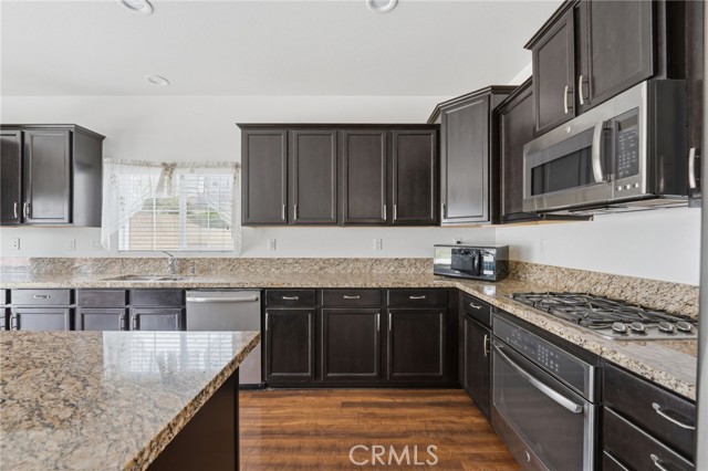 Detail Gallery Image 12 of 53 For 6815 Riverglen Ct, Corona,  CA 92880 - 4 Beds | 2/1 Baths