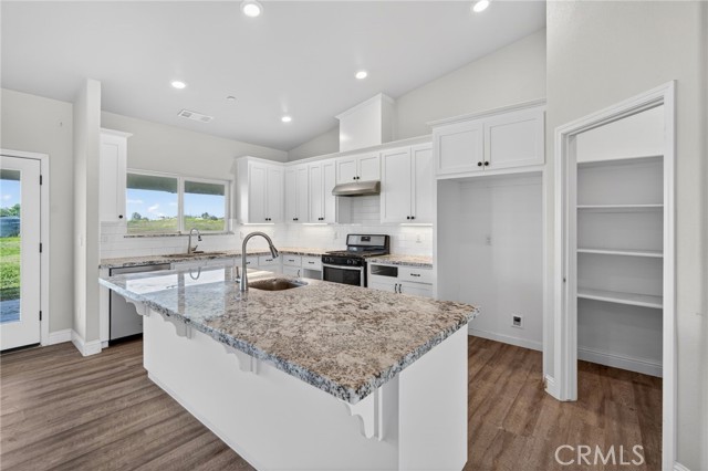 Detail Gallery Image 13 of 37 For 19774 Road 31, Madera,  CA 93638 - 4 Beds | 3 Baths