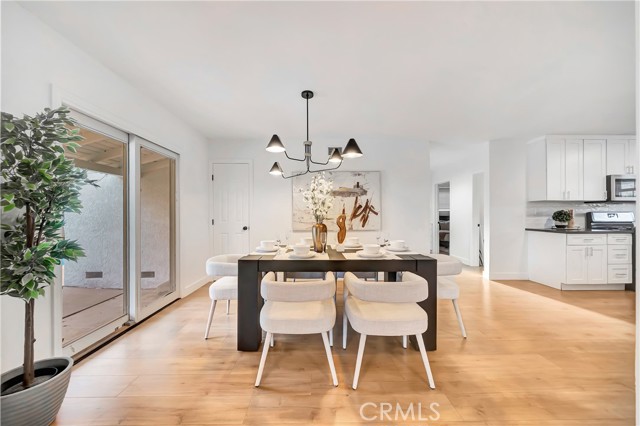 20742 Lull Street, Winnetka CA: https://media.crmls.org/medias/9f7f43e5-3389-4bf1-9048-db9d1ac32133.jpg