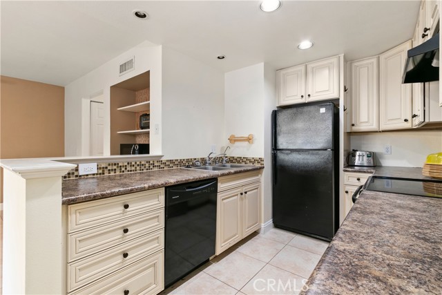 Detail Gallery Image 6 of 32 For 101 E Cypress, Redlands,  CA 92373 - 3 Beds | 2/1 Baths