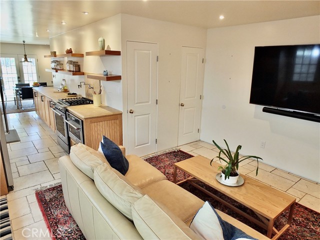Detail Gallery Image 36 of 71 For 89 Rivo Alto Canal, Long Beach,  CA 90803 - 5 Beds | 3/1 Baths