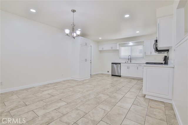 511 Gwynwood Avenue, La Habra CA: https://media.crmls.org/medias/9f813e1c-96d8-4483-8819-e34d68df0cfa.jpg