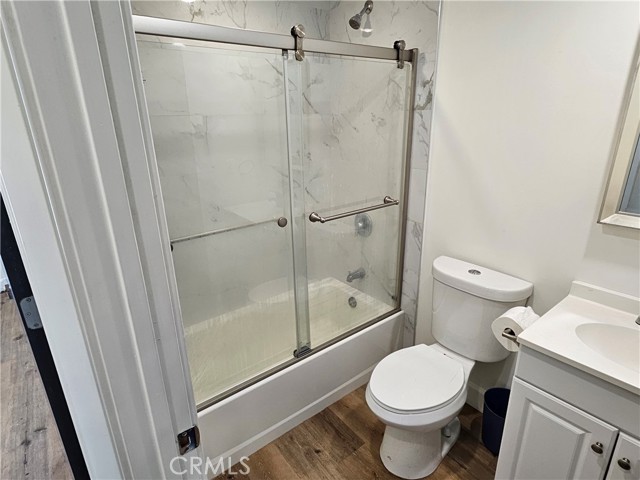 Detail Gallery Image 6 of 11 For 14550 Burbank Blvd #103, Burbank,  CA 91411 - 3 Beds | 2/1 Baths