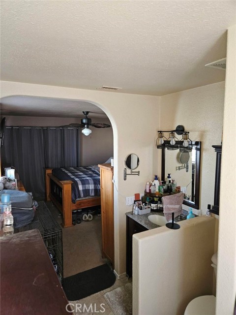 Detail Gallery Image 13 of 16 For 17530 Main St, Hesperia,  CA 92345 - 3 Beds | 2 Baths