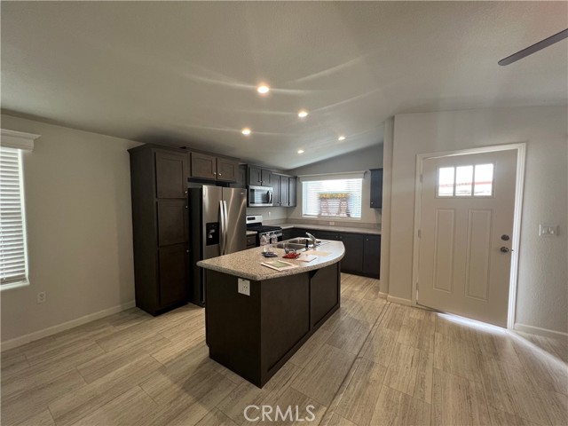 260 N Lyon ave, Hemet CA: https://media.crmls.org/medias/9f82aef2-a52c-480c-9ac0-870ad1821928.jpg