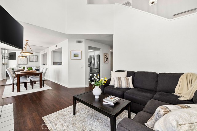 1055 S Sundance Drive, Anaheim Hills CA: https://media.crmls.org/medias/9f833685-09e4-4fd6-abd7-1d5b5538e805.jpg