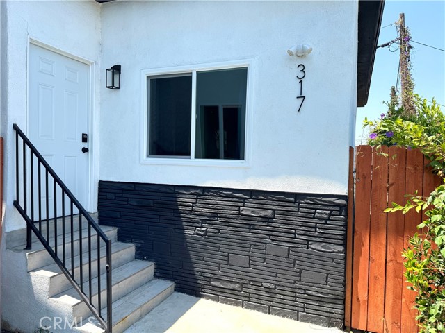 315 N Alvarado Street, Los Angeles CA: https://media.crmls.org/medias/9f8368ff-7e66-406a-8565-219831ccbc2f.jpg
