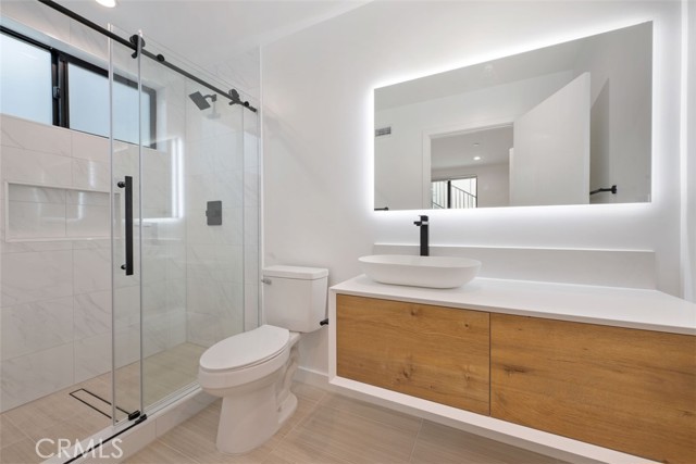 Detail Gallery Image 10 of 13 For 4812 Mascot St, Los Angeles,  CA 90019 - 3 Beds | 3 Baths