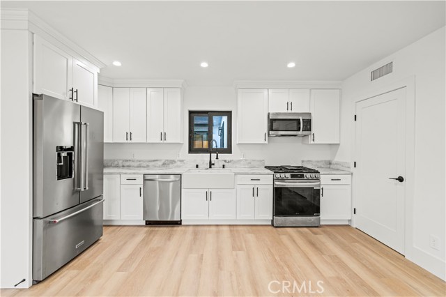 Detail Gallery Image 21 of 33 For 16245 Chatsworth St, Granada Hills,  CA 91344 - 3 Beds | 2/1 Baths