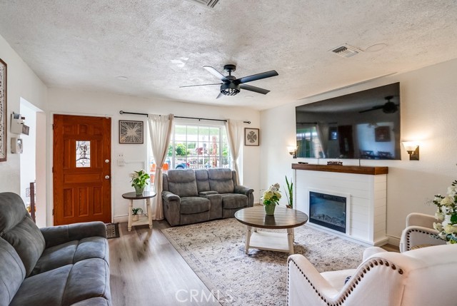 Detail Gallery Image 12 of 38 For 115 N Magnolia Court, Compton,  CA 90220 - 4 Beds | 2 Baths