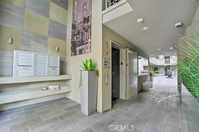 Detail Gallery Image 19 of 25 For 11023 Fruitland Dr #104,  Studio City,  CA 91604 - 3 Beds | 4 Baths