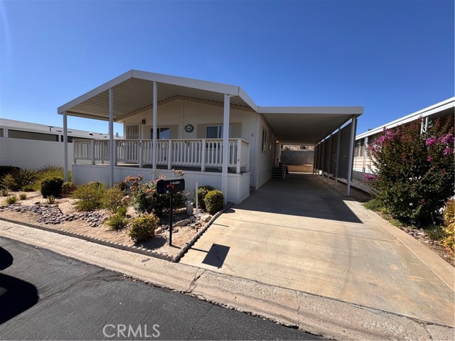 54999 Martinez Trail, Yucca Valley CA: https://media.crmls.org/medias/9f84e637-d8f3-40a8-92f4-62f67d7b8d05.jpg