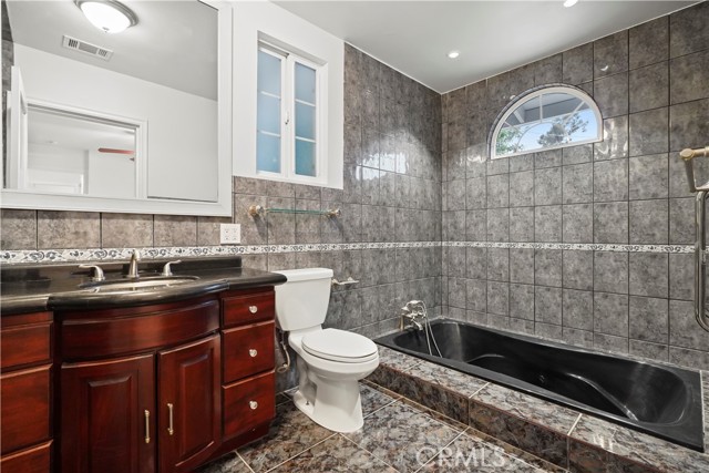 Detail Gallery Image 13 of 18 For 14746 Jaguar, –,  CA 91345 - 3 Beds | 2 Baths