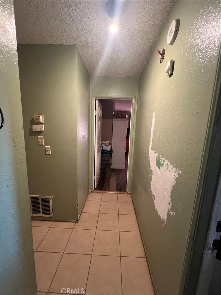 https://media.crmls.org/medias/9f85c6d4-8123-46b7-83bf-586b6bfaf429.jpg?preset=X-Large