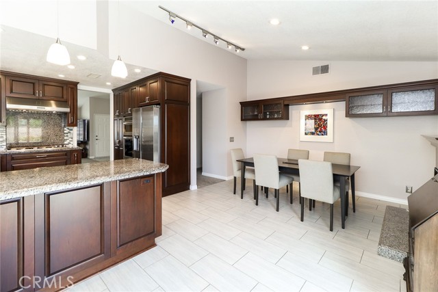 6815 Arthur Court, Chino CA: https://media.crmls.org/medias/9f879239-c073-4185-b025-26ca640838d7.jpg