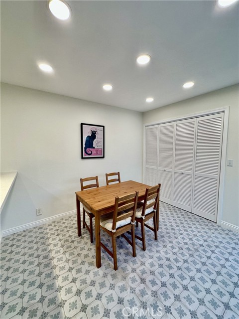 Detail Gallery Image 12 of 26 For 19 Dartmouth, Irvine,  CA 92612 - 2 Beds | 2/1 Baths