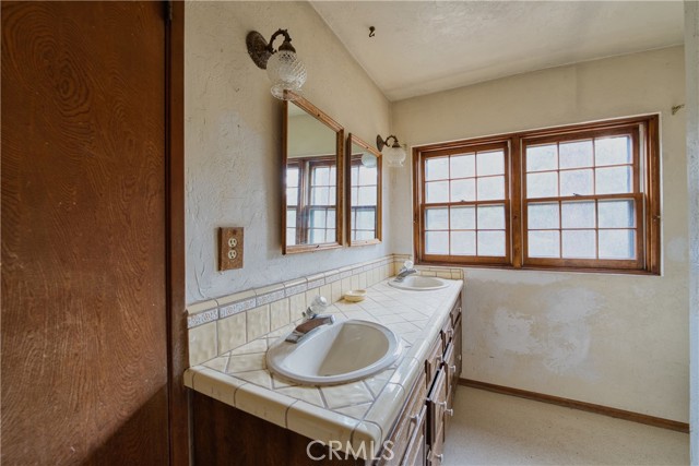 Detail Gallery Image 16 of 35 For 2517 Brentwood, –,  CA 93222 - 4 Beds | 3 Baths