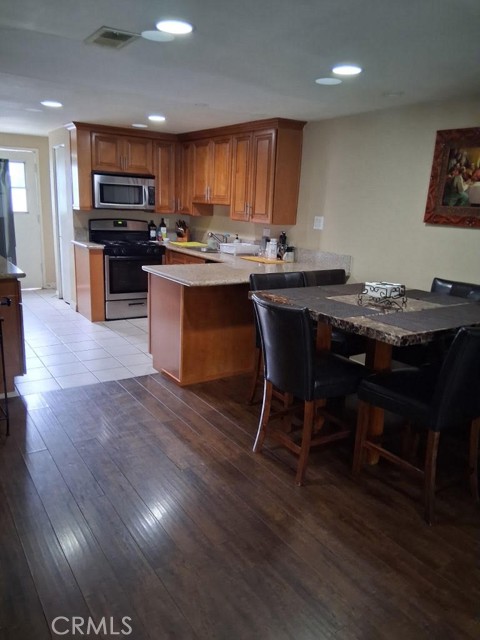 Detail Gallery Image 15 of 22 For 1777 Mitchell Ave #29,  Tustin,  CA 92780 - 5 Beds | 2/1 Baths