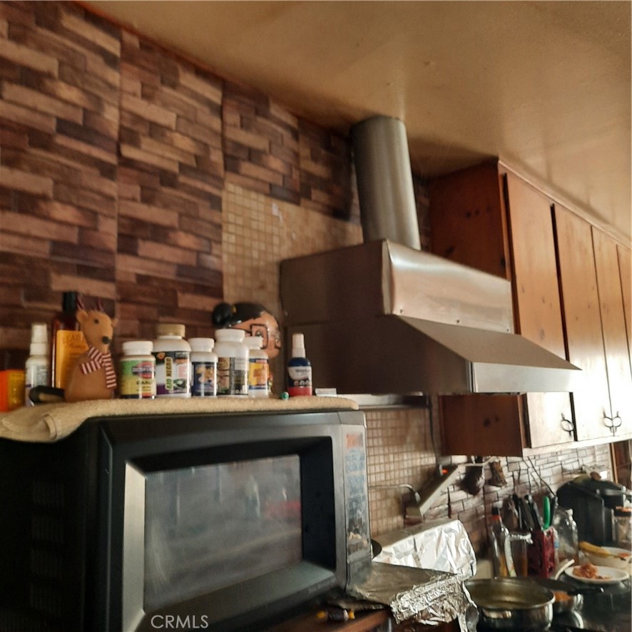 https://media.crmls.org/medias/9f8aaf19-dff8-4956-873e-1ad885a0d5ac.jpg?preset=X-Large
